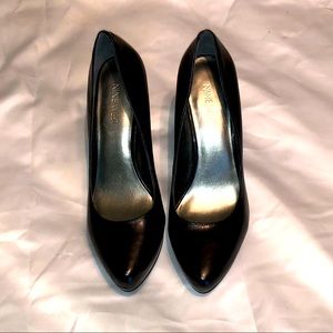 Nine West Black Heel.  Size 6.5.  Excellent lightly used condition.